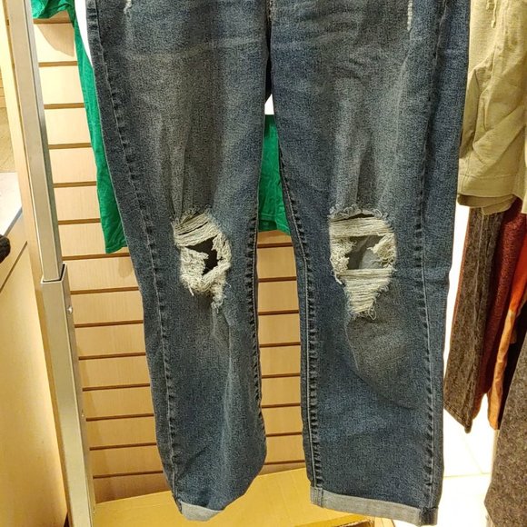 Denizen Levi's® Women's Mid-Rise Boyfriend Jeans - Picture 5 of 10